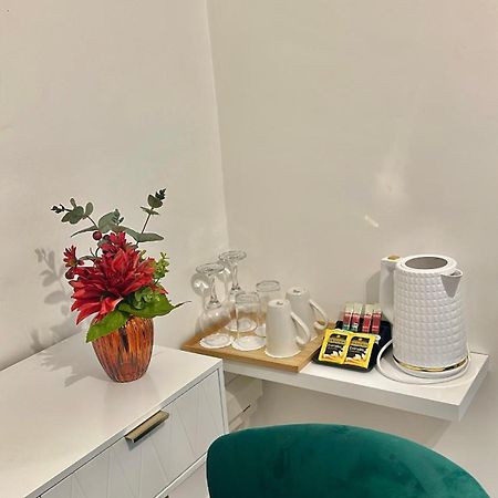 The Green Luxe En-Suite In Stratford Londra Esterno foto