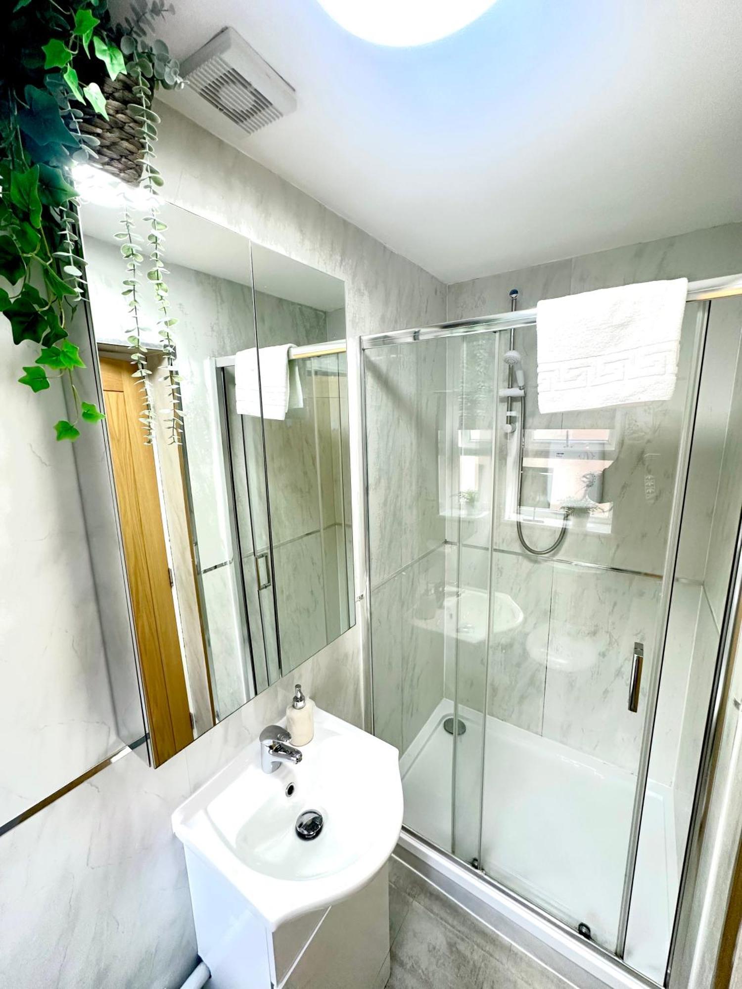 The Green Luxe En-Suite In Stratford Londra Esterno foto
